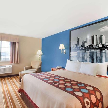 Super 8 By Wyndham Defiance Hotel Bagian luar foto