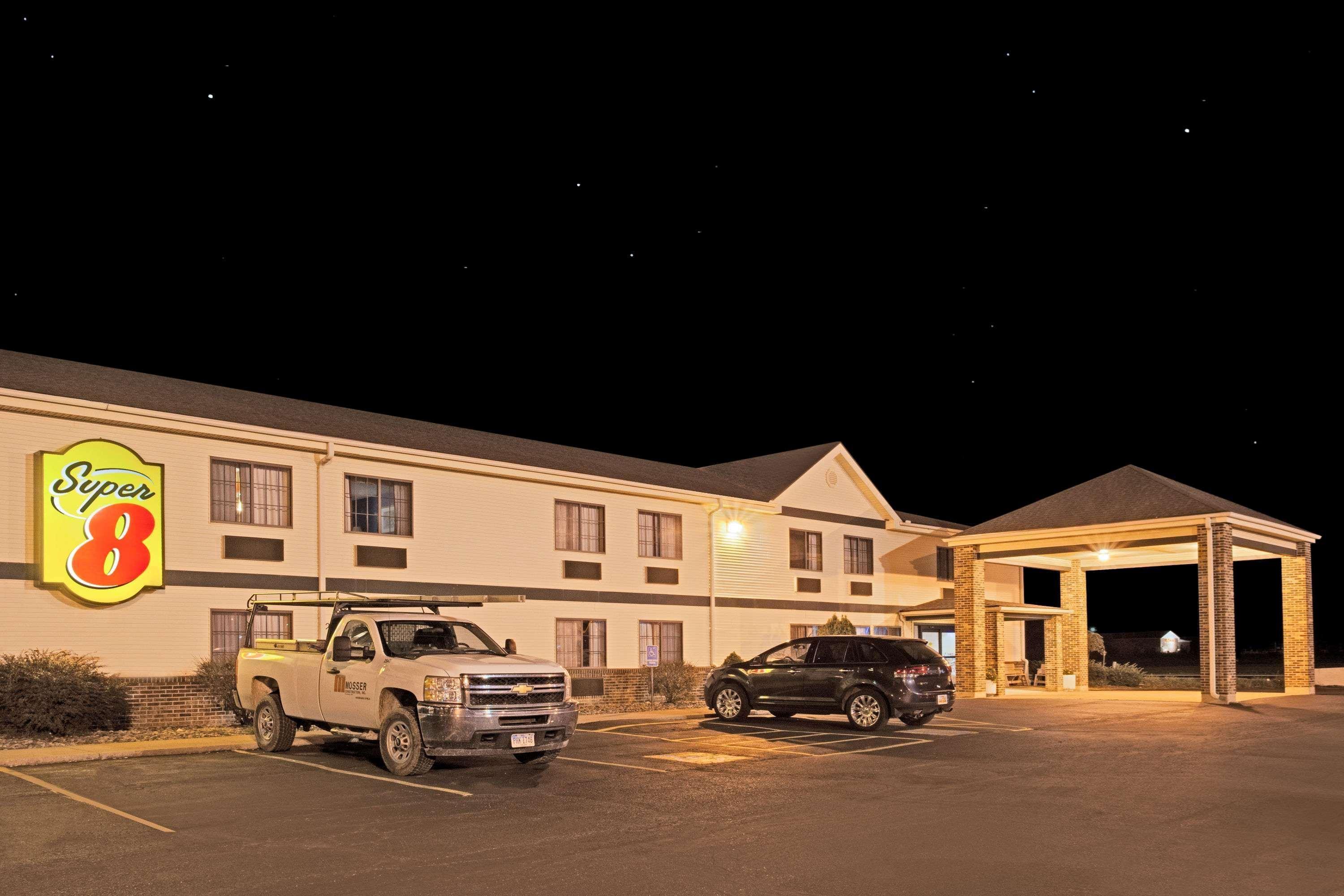 Super 8 By Wyndham Defiance Hotel Bagian luar foto