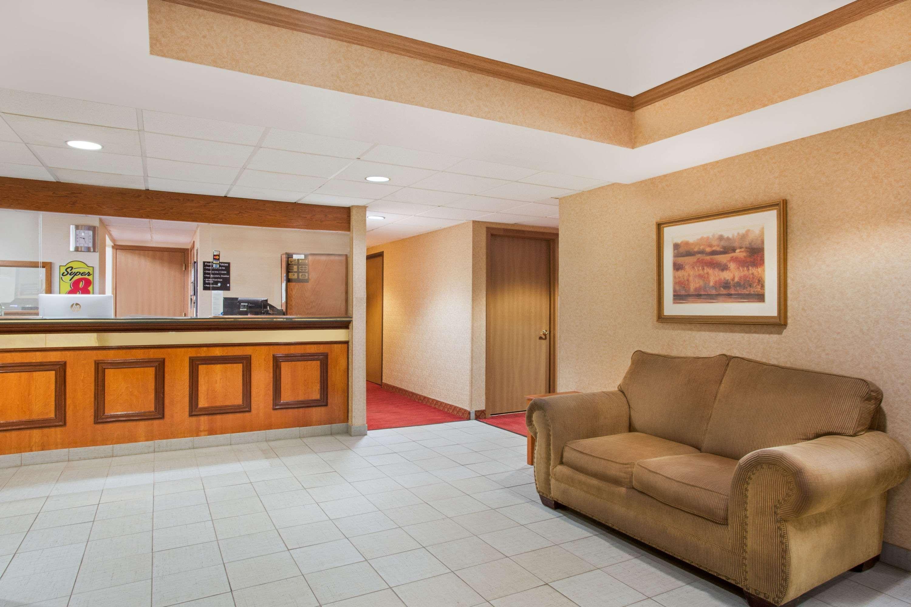 Super 8 By Wyndham Defiance Hotel Bagian luar foto